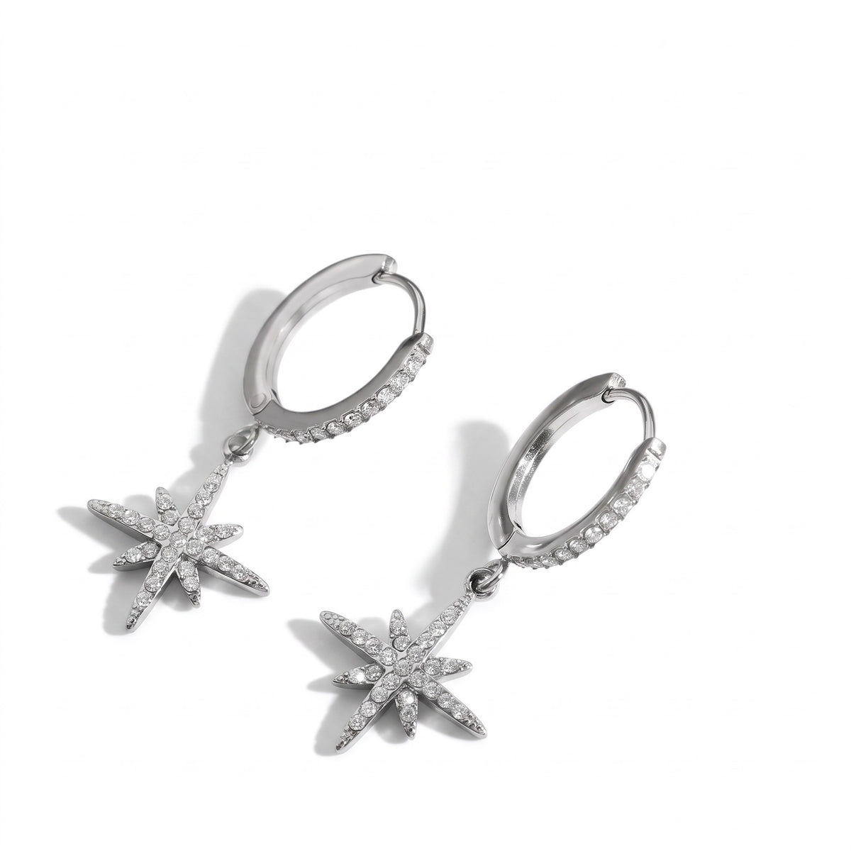 Boucles d’oreilles Snow étoile pendante en acier inoxydable 316L, détail des strass
