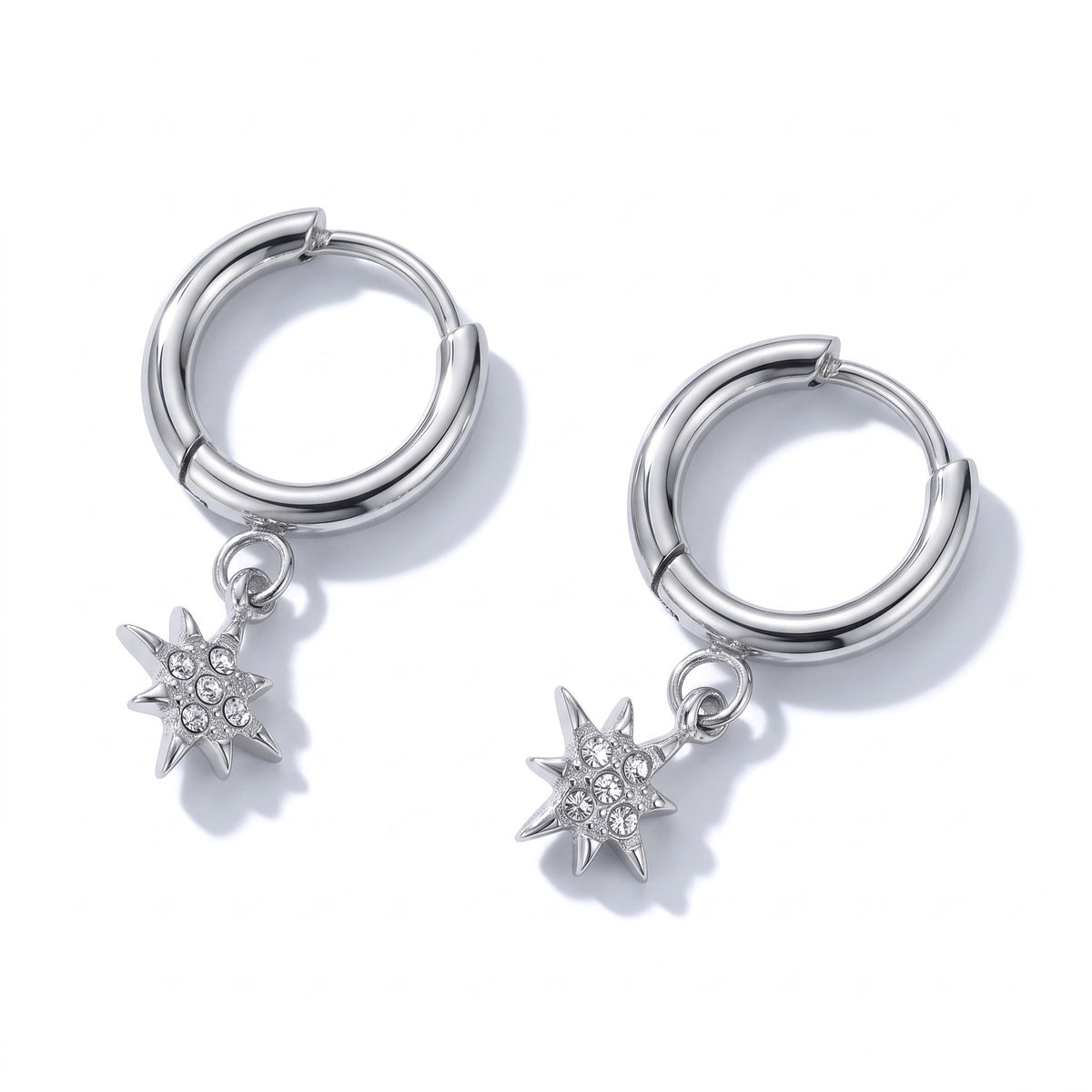 Boucles d’oreilles Snow créoles étoile pendante en acier inoxydable 316L, détail argenté